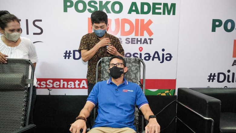Sandiaga di Terminal Tirtonadi Sandiaga tinjau posko mudik