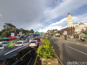Sore Ini, Lalin Simpang Gadog Arah Puncak Padat