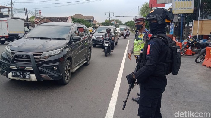Suasana lalin Jalan Jogja-Solo di Klaten, Jumat (29/4/2022) terpantau ramai lancar.