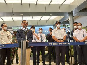 Tinjau Mudik di Stasiun Pasar Senen, Mahfud Md Doakan Semua Berpahala