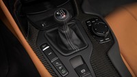 Mereka juga memberikan shift knob yang mudah untuk dioperasikan dan juga dilengkapi dengan sistem canggih. Foto: Jayson Fong/Toyota Global Newsroom