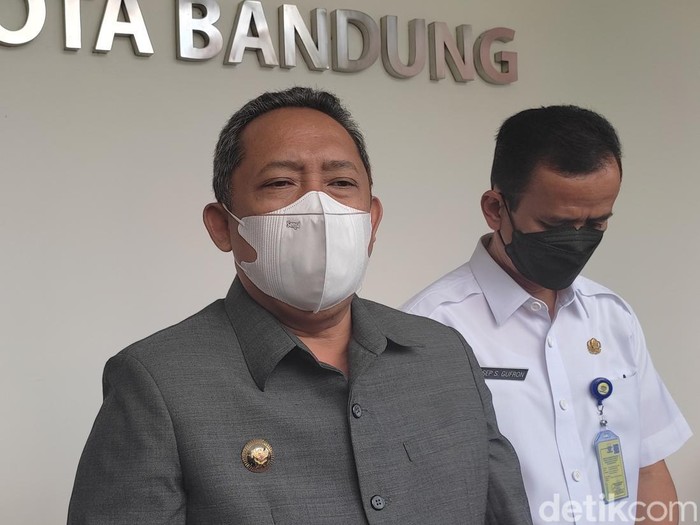 Wali Kota Bandung Yana Mulyana