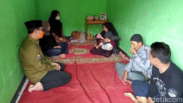 Wali Kota Sukabumi di rumah duka.