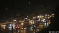 One way dan ganjil-genap diberlakukan untuk mengantisipasi peningkatan volume lalu lintas yang terjadi di Jalan Tol Jakarta-Cikampek.