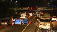 Jasa Marga mengimbau pengendara selalu memantau kondisi lalu lintas, yang dapat diakses via aplikasi Travoy, yang menampilkan rekaman CCTV real time di jalan tol. Rifkianto Nugroho/detikcom