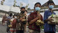 Kegiatan ini dilakukan sebagai kepedulian dan bentuk kerukanan antar umat beragama.
