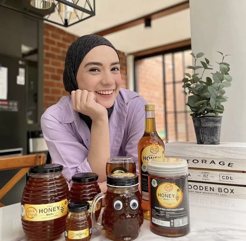 Begini Manisnya Putri Anne dan Arya Saloka Saling Suap Makanan