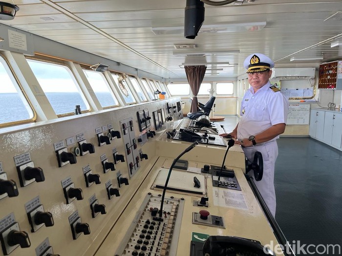 Kapten Kapal KM Ciremai Captain Komarudin