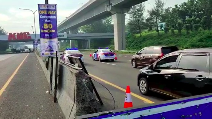 Contraflow di Km 47 sampai Km 70 Tol Jakarta-Cikampek, Sabtu (30/4/2022) pagi.