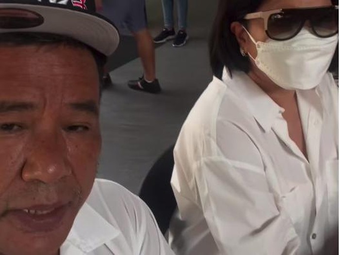 Hotman Paris bareng istri liburan di Bali.