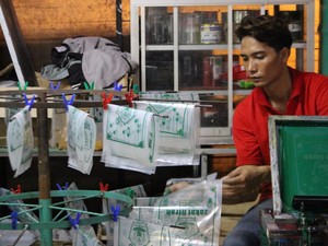 Produksi Kantong Zakat Fitrah, Pasutri di Jombang Raup Puluhan Juta Rupiah