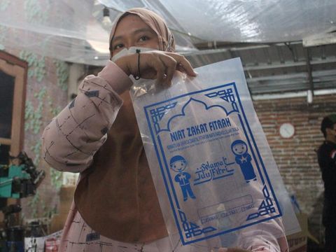 Kantong Zakat Fitrah, Pasutri di Jombang Raup Puluhan Juta Selama Ramadan
