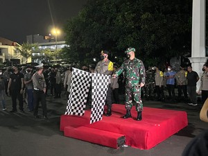 Kapolda Metro Pimpin Patroli Malam: Masuki Gang, Tunjukkan Polisi Hadir