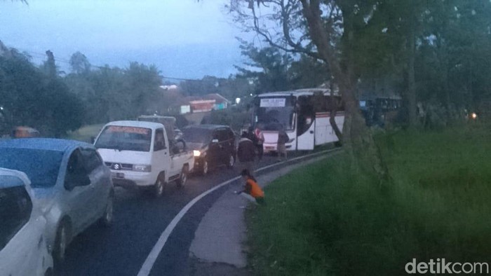 Kemacetan panjang terjadi di Limbangan, Garut pagi ini (Rakhmad/detikcom)