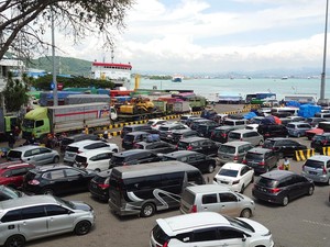 Macet 8 Km, Kendaraan Menuju Exit Tol Merak Dialihkan ke GT Cilegon Timur