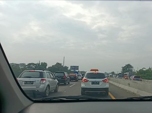 Lalin Km 50 Tol Jakarta-Cikampek Tersendat Selepas Layang MBZ