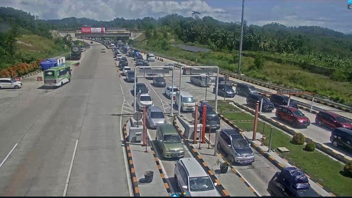 Lonjakan kendaraan pemudik masuk Tol Trans Sumatera