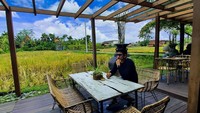 Padahal sebelumnya, Lukmah Hakim dikenal sebagai sosok pria yang dekat dengan keluarga kecilnya. Di Instagramnya ia sering membagikan potret mesra dengan keluarga. Foto: Instagram @Lukmanazhari18