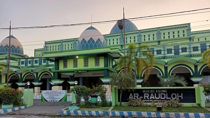 masjid raudloh di probolinggo