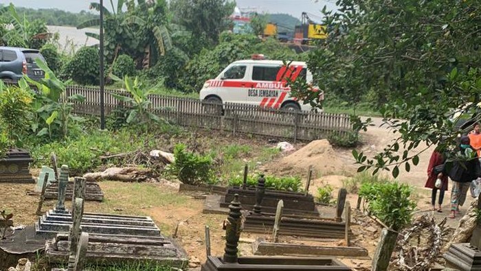 Mayat pria tanpa identitas menggerkan peziarah kuburan di Kukar (Dok. Istimewa)