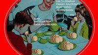 Mah rasanya kok kaya nasi kering? ujar sang anak saat makan kudapan ini. Lalu sang ibu mengatakan kalau yang mereka makan memang rengginang. Kaleng biskuit Khong Guan memang sering jadi wadah rengginang. Foto: twitter @1cak