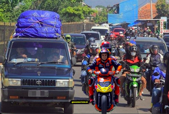 Meme Marc Marquez dan Dani Pedrosa ikut Mudik 2022
