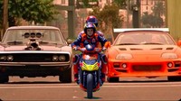 Ada juga pemilik akun @silviacarpy93 yang mengedit foto Marquez dan Pedrosa tengah adu balap dengan mobil di jalan raya. Diketahui, foto tersebut merupakan salah satu scene dari film Fast and Furious. Foto: Pool (twitter)