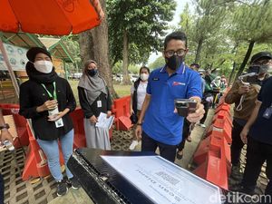 Momen Sandiaga Uno Tinjau Wisata Ragunan Jelang Lebaran