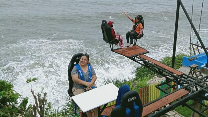 Ngopi On The Sea di Gunungkidul, April 2022.
