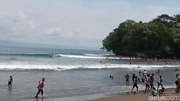 Pantai Batukaras.