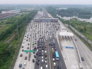 Tol Japek Macet 11 Km Imbas Antrean Masuk GT Cikampek Utama