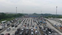 Tingginya antusias pemudik Lebaran 2022 lantaran tahun ini pemerintah mengizinkan untuk perjalanan mudik yang sempat dibatasi dalam dua tahun terakhir akibat pandemi. 