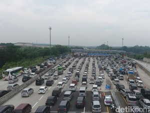 Contraflow Dicabut, Kepadatan di KM 47 Tol Japek Mulai Terurai