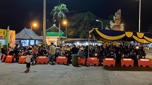 Suasana di Pelabuhan Padangbai Jumat (29/4/2022) malam