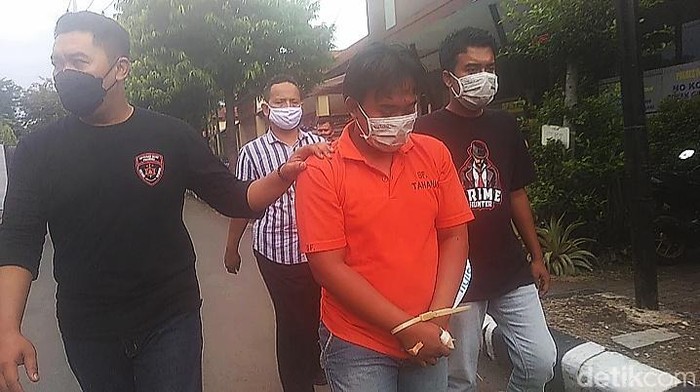 Pelaku pembunuhan pria tewas tertelungkup bersimbah darah dalam Xenia di Pasuruan.