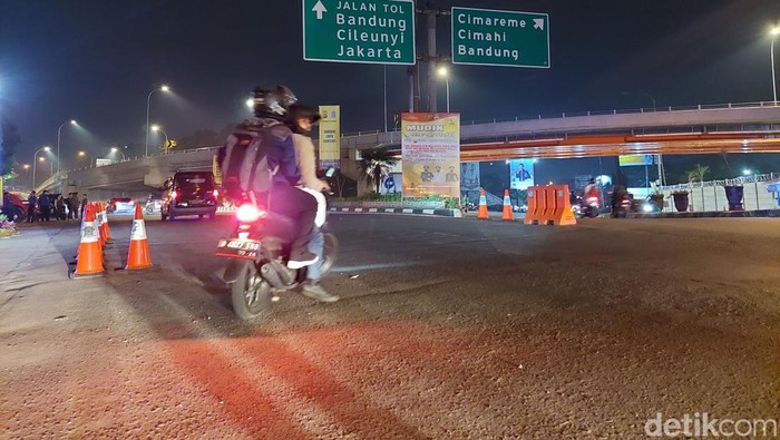 Pemudik Motor di Simpang Padalarang