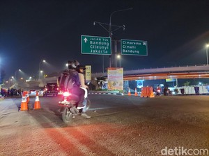 Simpang Padalarang Simpan Jebakan, Banyak Pemudik Motor Bablas ke Arah Tol