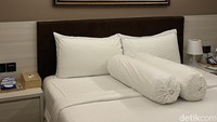 Seperti namanya, kamar kabin di Karangpotong Oceanview hanyalah bilik kecil saja. Di dalamnya hanya ada tempat tidur saja selain fasilitas pelengkap termasuk AC.