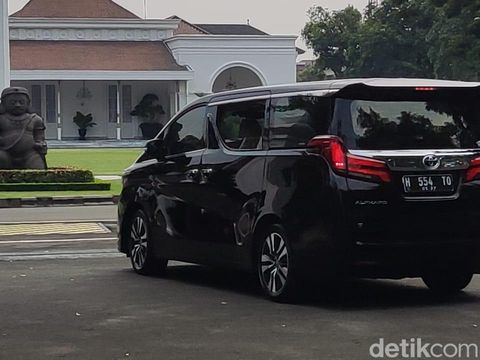 Presiden Jokowi tiba di Gedung Agung Jogja, Sabtu (30/4/2022).