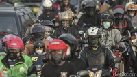 Dicabutnya larangan mudik tahun ini disambut suka cita warga meski harus kembali menghadapi kemacetan panjang menuju kampung halaman.  
