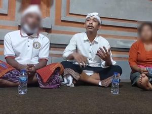 Dikawal Polisi, Perekam Kondom Datang Minta Maaf di Pura Samuan Tiga