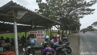 Hamparan sawah hijau sedikit menjadi obat lelah bagi para pemudik.