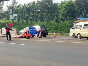 Sempat Macet, Polisi Berlakukan Contraflow di Tol Japek KM 47