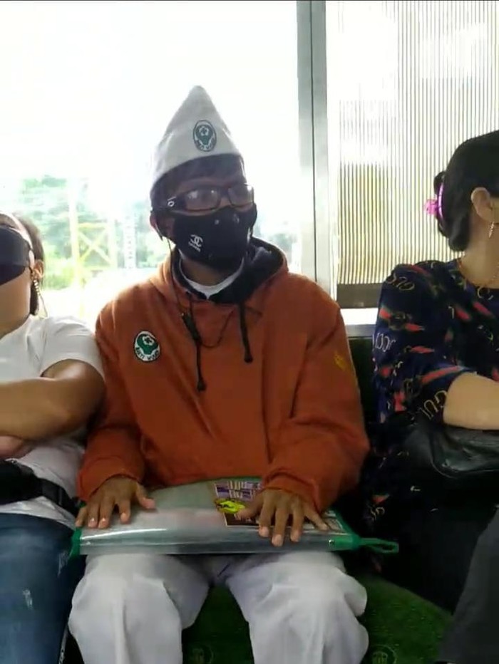 Seorang pria ditangkap PKD di Stasiun Parung Panjang karena melakukan onani di dalam KRL. (dok Istimewa)