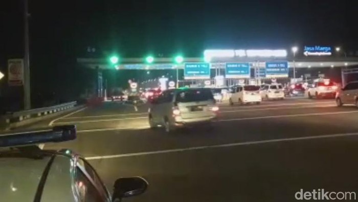 Situasi di Tol Warugunung Surabaya