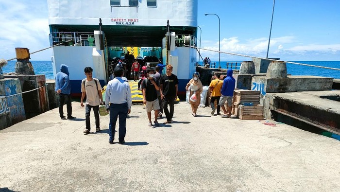 Suasana di Pelabuhan Siwa, Wajo