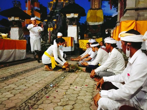 Suasana saat pelaksanaan upacara Bendu Piduka di Pura Samuan Tiga Gianyar