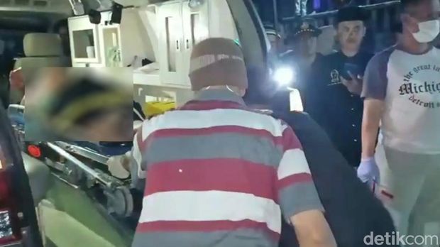 Temuan mayat pria di dalam mobil Xenia di Pasuruan.