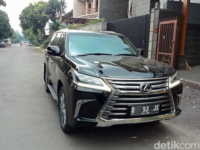 Tiga mobil mewah yang dibawa mudik Crazy Rich Grobogan Joko Suranto yakni Lexus Seri 570, Alphard Tipe G, dan Hyundai Palisade Signature, Sabtu (30/4/2022).