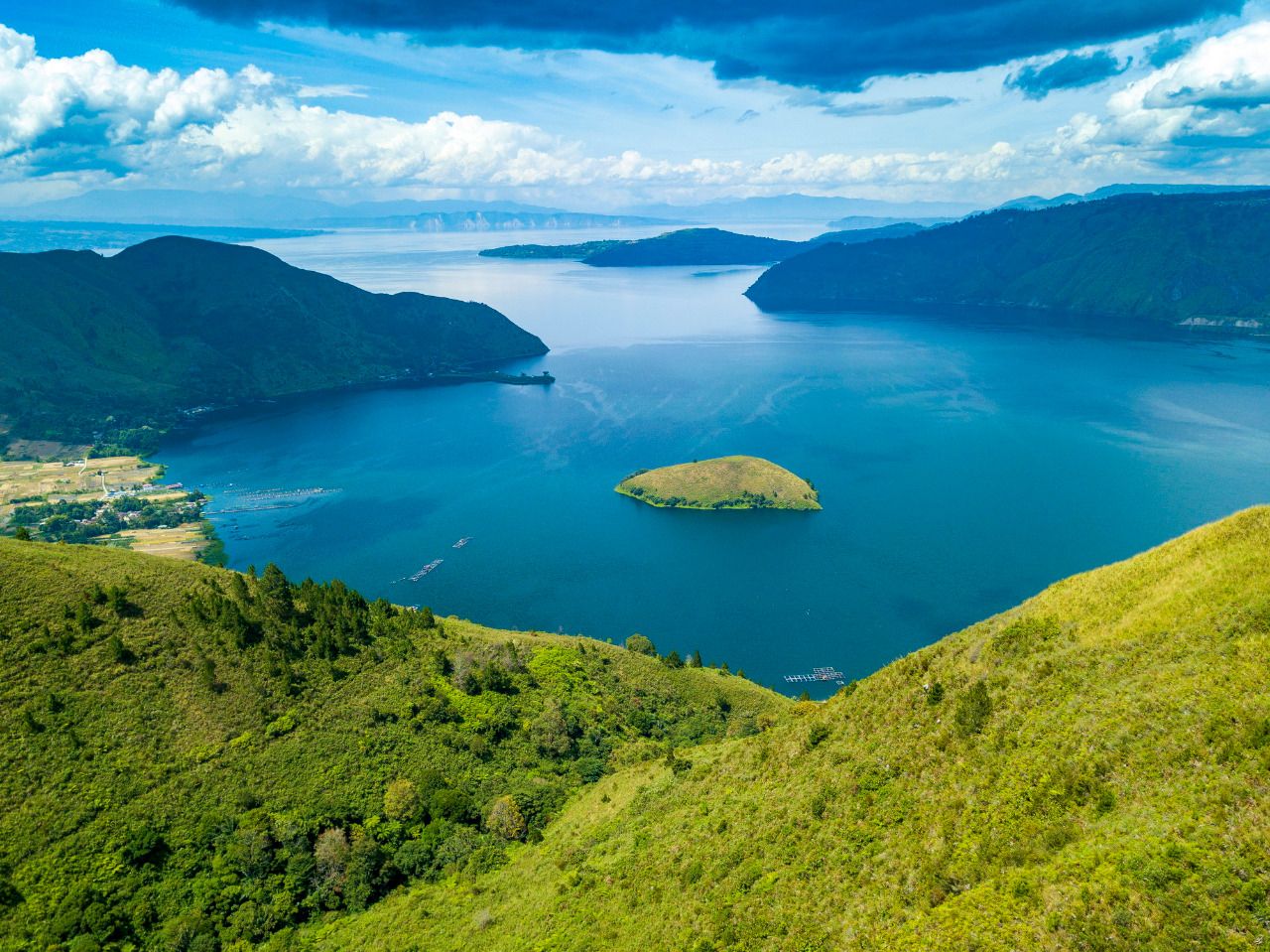Panorama Danau Toba dari Desa Tipang